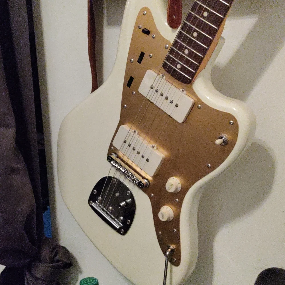 Fender jazzmaster squire electric guitar  gold on cream signed, j mascis - Picture 2 of 7